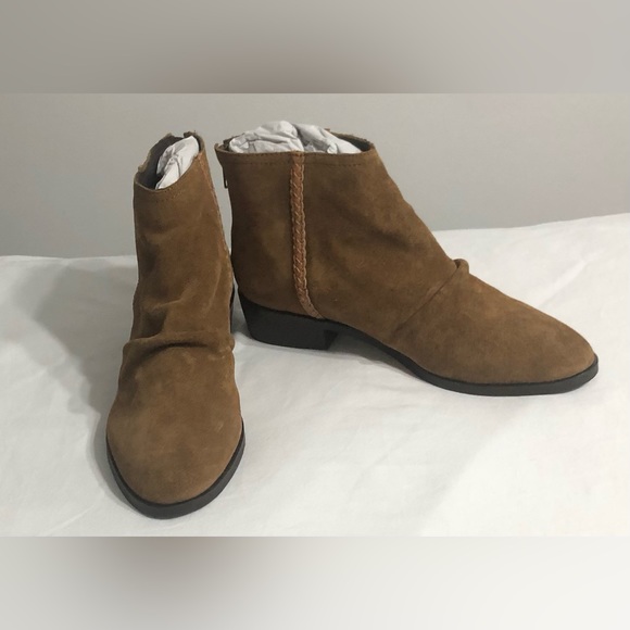 Journee Signature Women’s ankle boots Leather Suede back Zip up brown. Size 7 - Picture 2 of 8